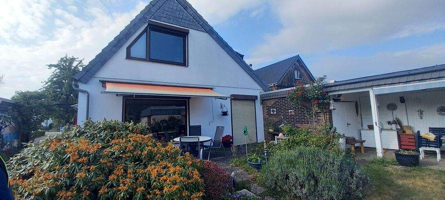 Hinteres aus mit Sonnenterrasse.jpg