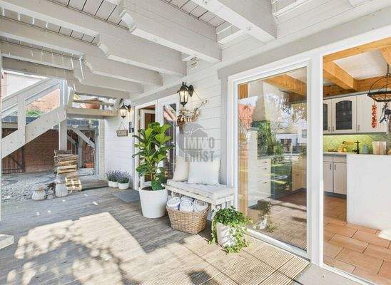 Hauseingang EG mit Terrasse