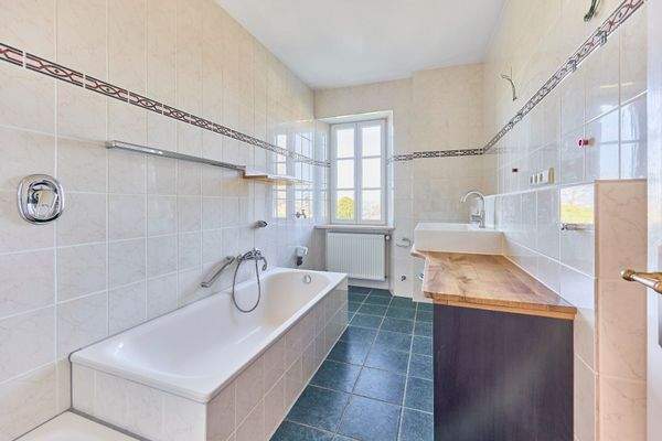 07 Badezimmer Wohnhaus.jpg