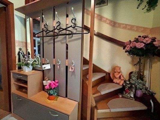 Windfang mit Treppe in das Dachgeschoss