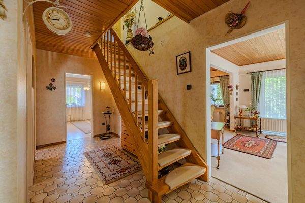 Flur mit Treppenaufgang