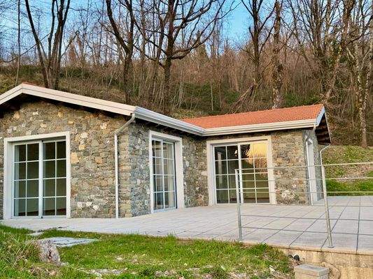 ... und die Steinfassade