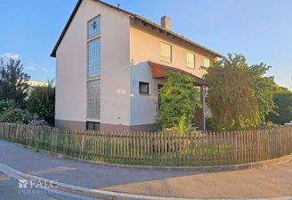 Giebelseite mit Eingang