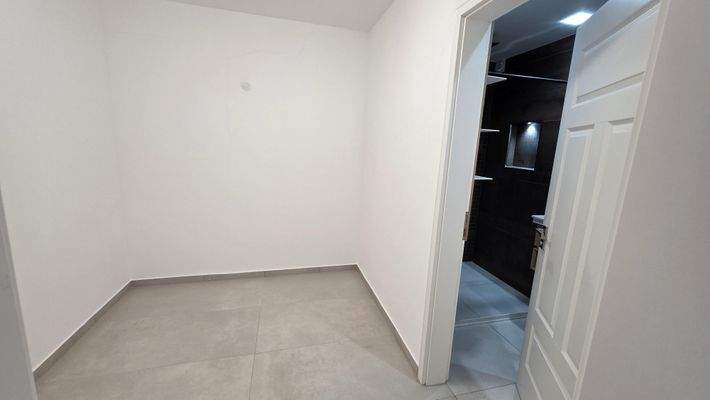 angrenzendes Ankleidezimmer