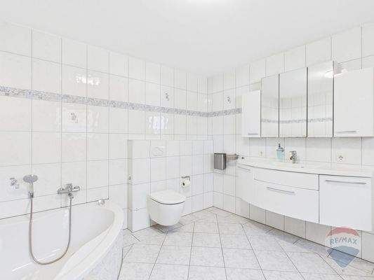 Badezimmer im Erdgeschoss