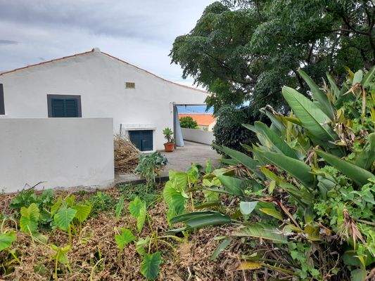 Wohnhaus mit Aussicht und Kellergeschoss