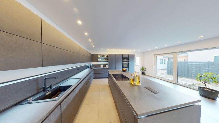 EBK inkl. E-Geräten