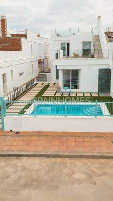 3-Bedroom Villas with Pools and Parking in Los Alcázares Murcia