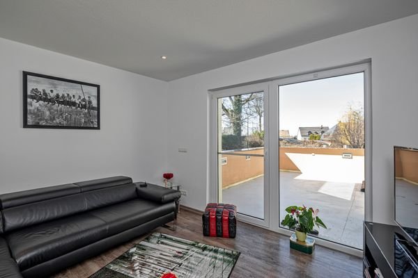 Zimmer im Neubau und die Terrasse