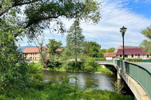 Wohn- und Geschäftshaus bei der Remschützbrücke