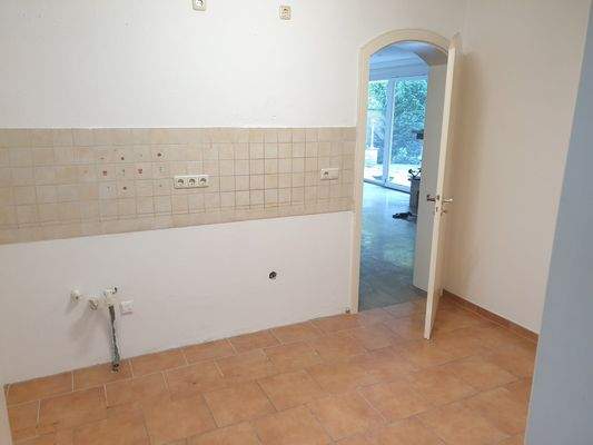 EG Küche mit Speisekammern