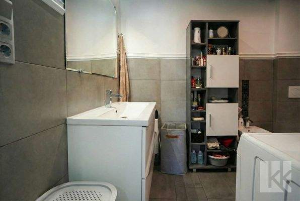 Modernes Badezimmer mit...