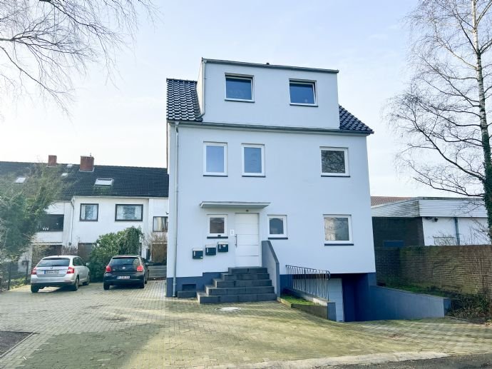 Neuwertiges 3 Parteienhaus mit Tiefgarage und 3 Stellplätzen in Bremen Rönnebeck