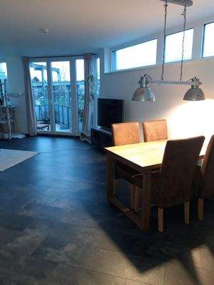 Wohn-Esszimmer mit Balkon