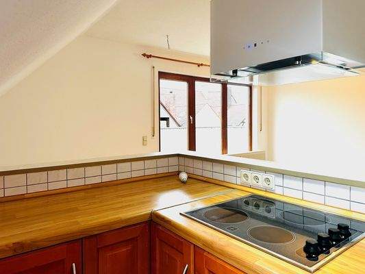 Moderne Küche mit Kochfeld