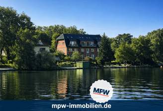 Idyll am See bei Sonnenschein