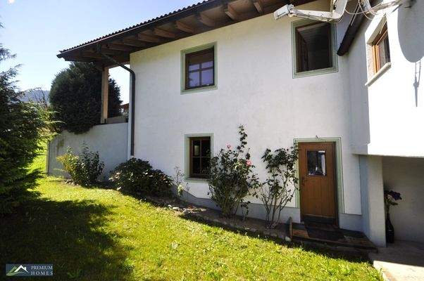 Doppelhaushälfte in Aussichtslage - Zugang in den Garten südseitig über den Waschraum