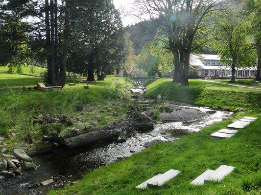 der idyllische Kurpark im Frühling 