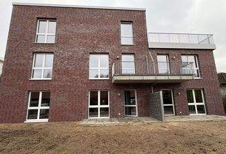 74_Blick vom Garten aufs Haus.jpg