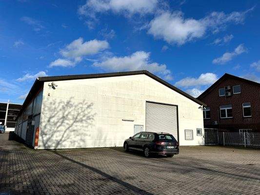 außen von der Straße aus