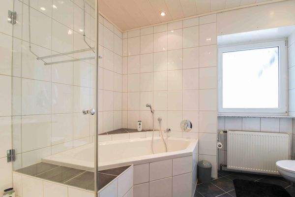 Badezimmer Wohnung EG