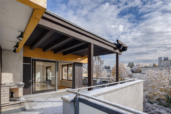 überdachte Terrasse mit  Kamin 