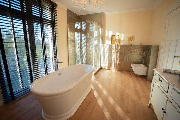 Tageslicht Wannenbad (OG)