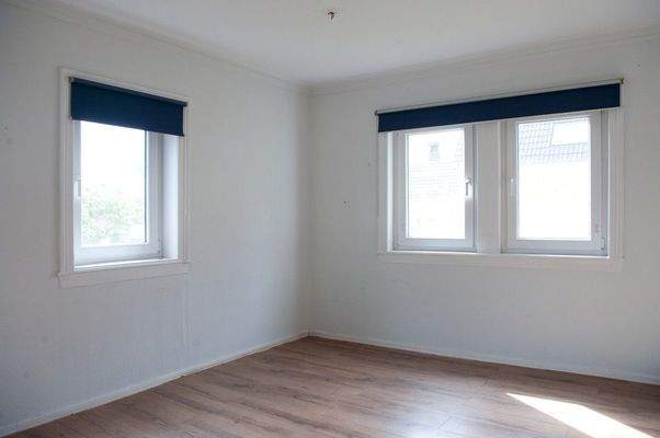 Wohnzimmer EG - Ansicht II (nach vorne zur Straße)