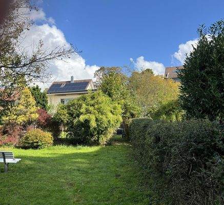 Blick vom Garten auf das Haus