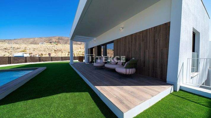 Villas in Proximity to the City in Finestrat Alicante
