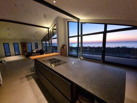 Wohnungsansicht bei Nacht