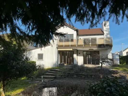 Gartenansicht mit Teich