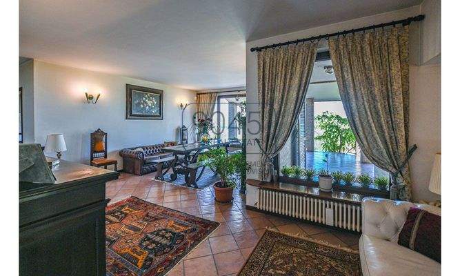 Elegante Villa mit Meerblick in der bezaubernden Hügellandschaft der Marken