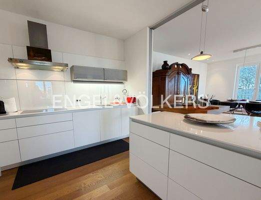 Bulthaup-Küche mit Esstresen