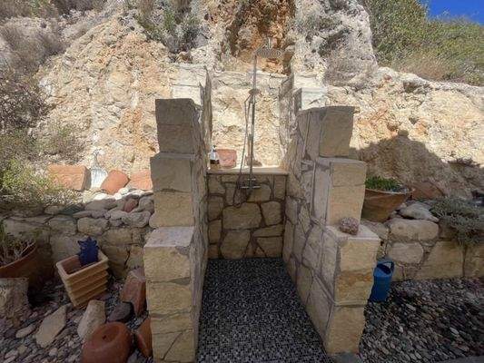 Kreta, Roumeli: Charmante Villa mit Garten und Pool zu verkaufen