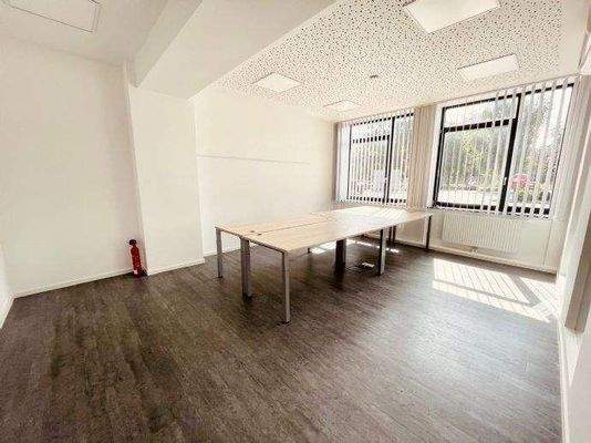 Großer Büroraum hinten