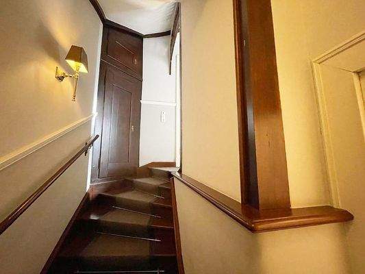 Treppenaufgang zum Erdgeschoss