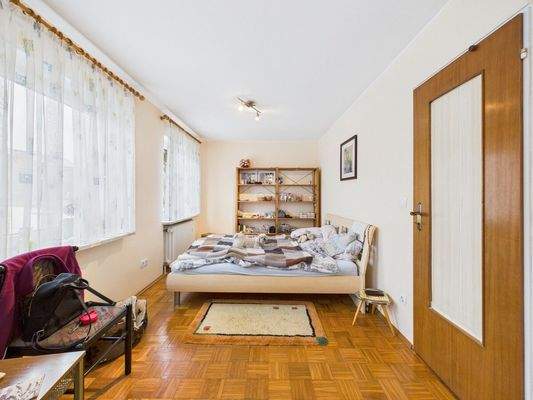 Schlafzimmer II (Option zur Aufteilung ist gegeben)