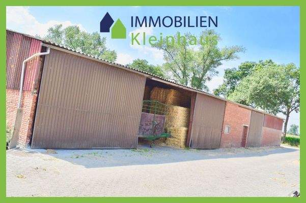 Maschinen-Strohhalle