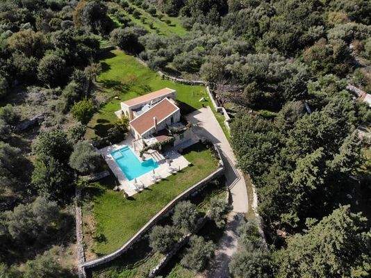 Kreta, Maza: Steinvilla mit beheiztem Pool und Garten in ruhiger Lage zu verkaufen