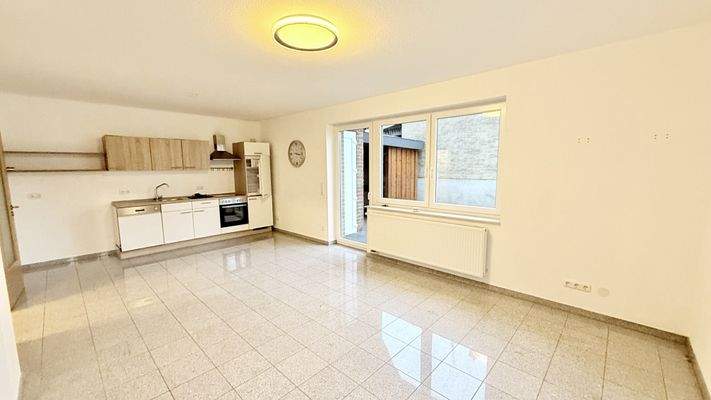 Offener Wohn-Essbereich mit Küche