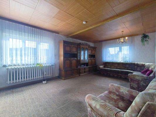 Geräumiges Wohnzimmer