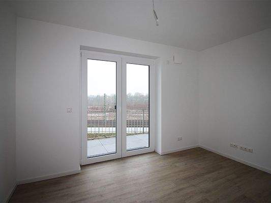 Arbeitszimmer mit Balkonzugang