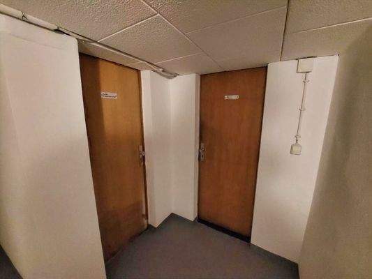 Büro plus WC im Keller