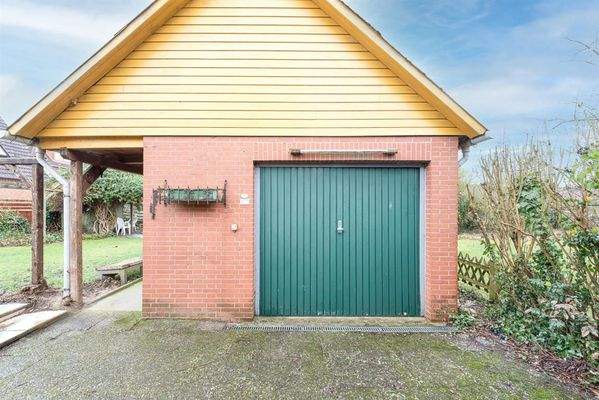 Hier ist Platz für das Auto