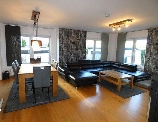 lichtdurchflutetes Wohn-Esszimmer