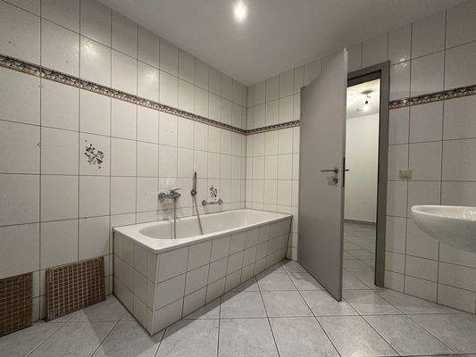 Badezimmer mit Badewanne