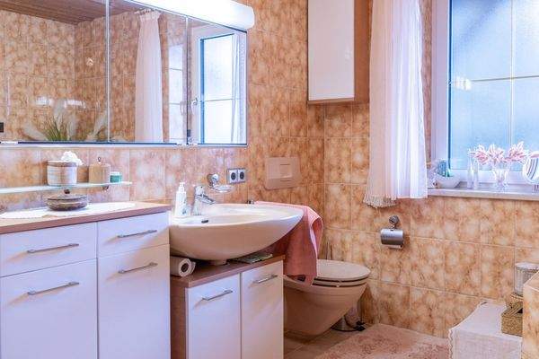 Großzügiges Wohnhaus mit Garten, Wintergarten & PV – ruhig gelegenes Raumwunder