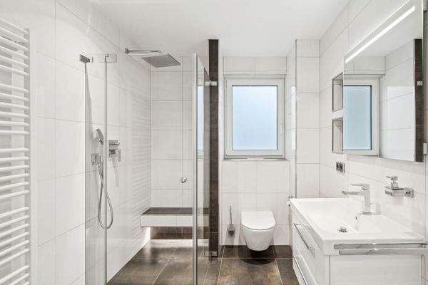 Gäste-Duschbad mit Tageslicht