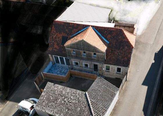 Blick v. Innenhof Eingang UG/Nebengebäude